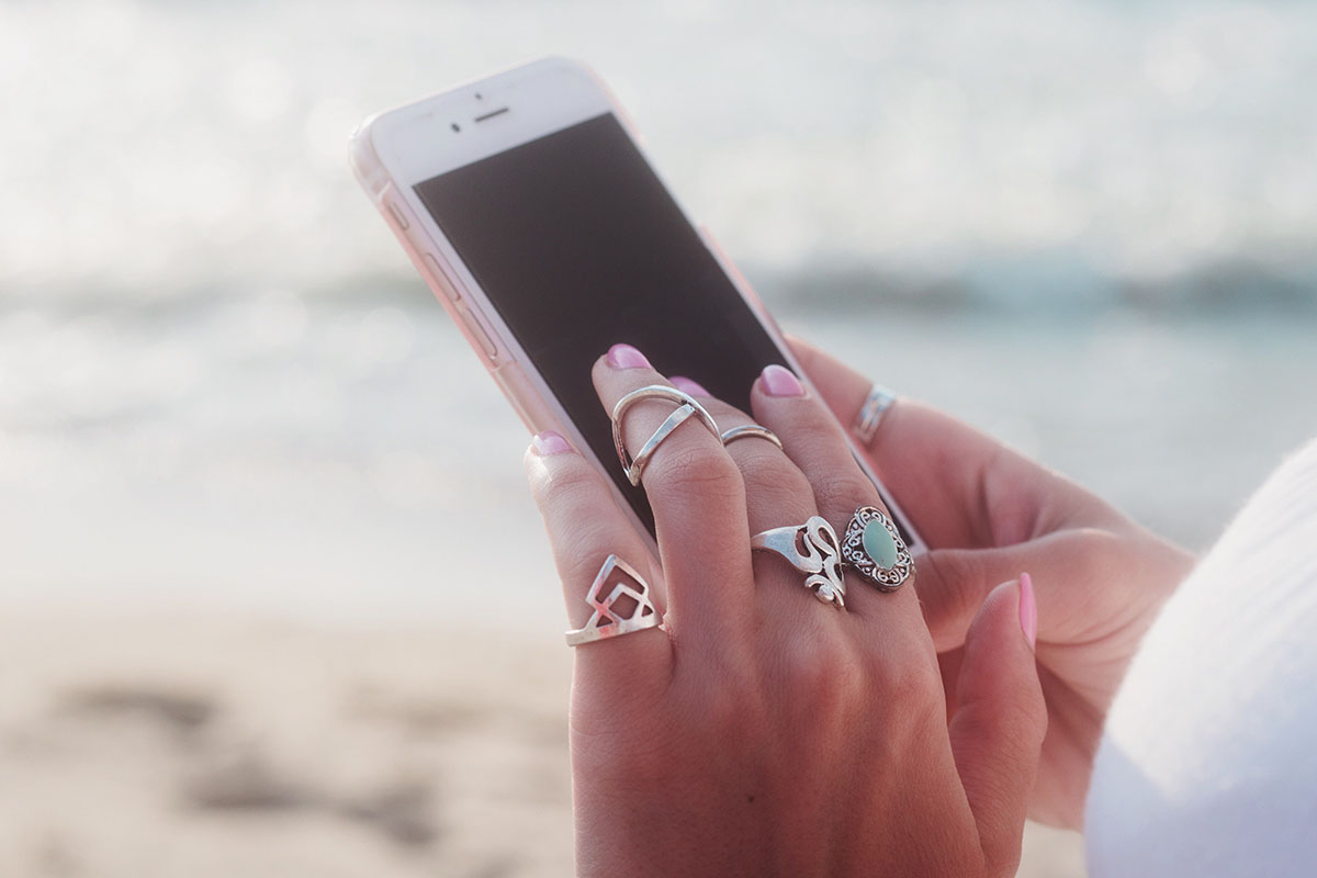 ビジネス戦略会議と分析資料